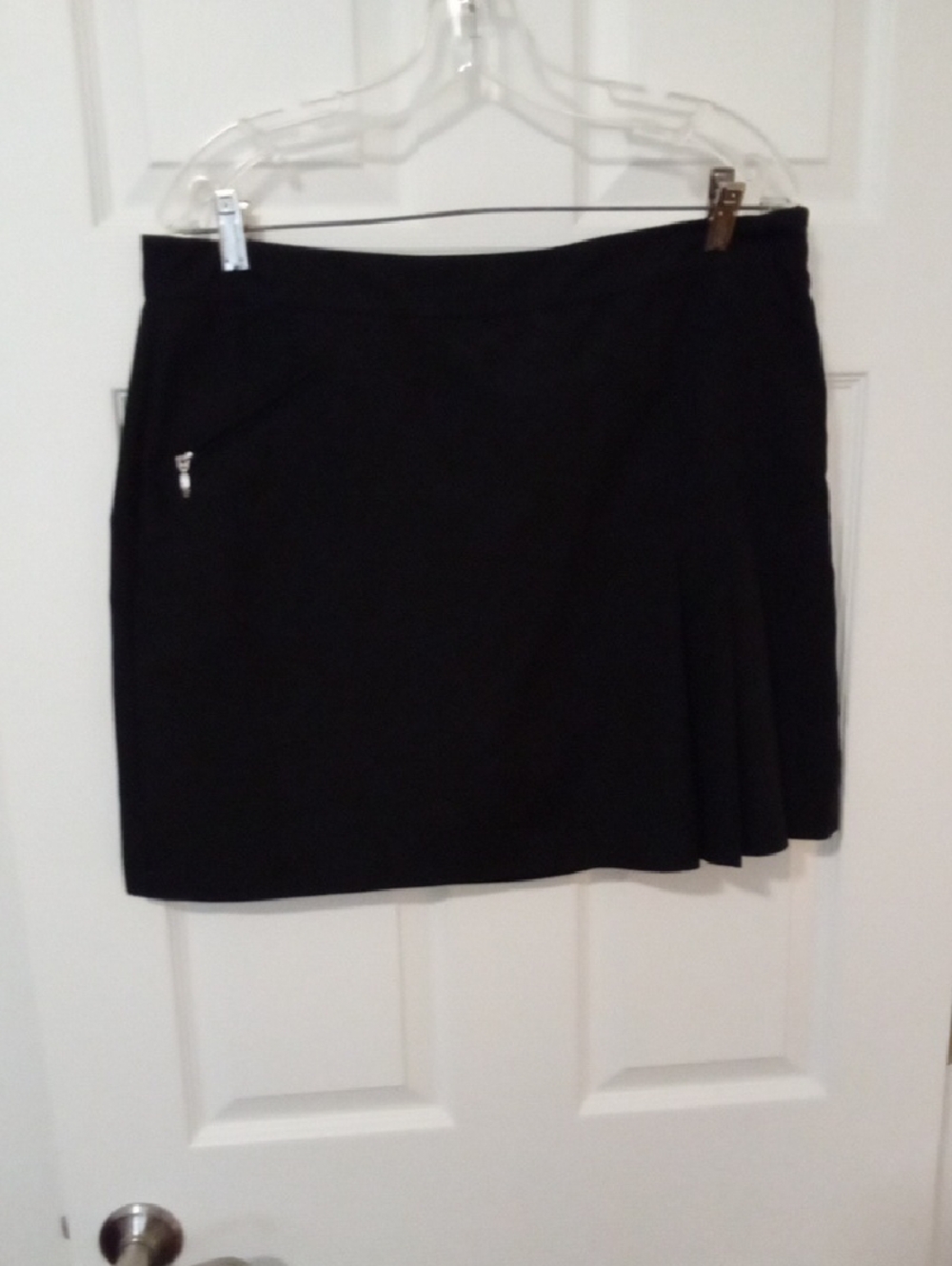 Izod Black Golf Skort Size 12 with 2 Pockets